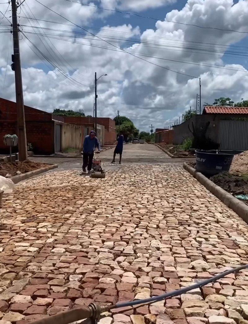 Prefeitura de Água Branca realiza pavimentações nos bairros do