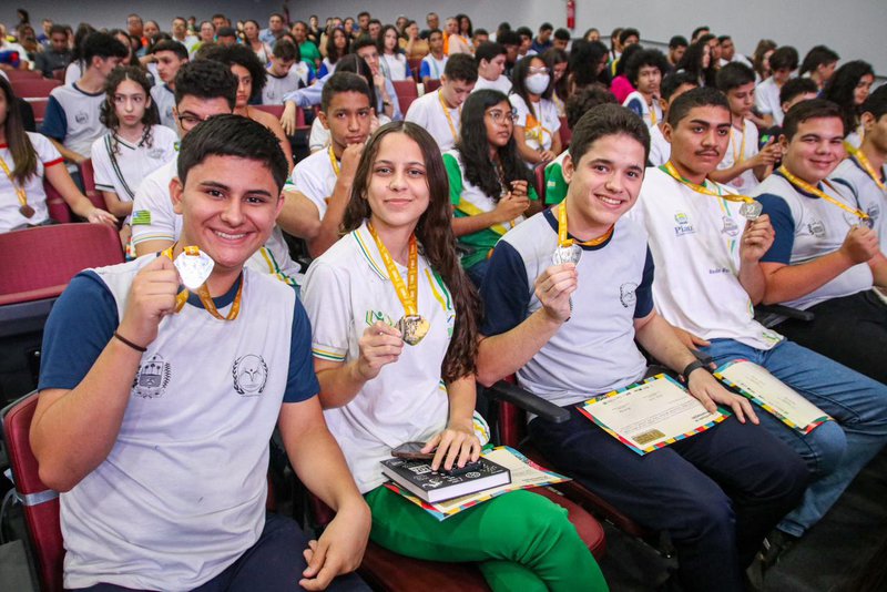 Seduc Homenageia Alunos E Escolas Durante Cerim Nia Regional Da