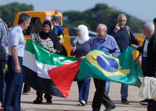 Em casa avião brasileiros vindos da Cisjordânia pousa em Brasília