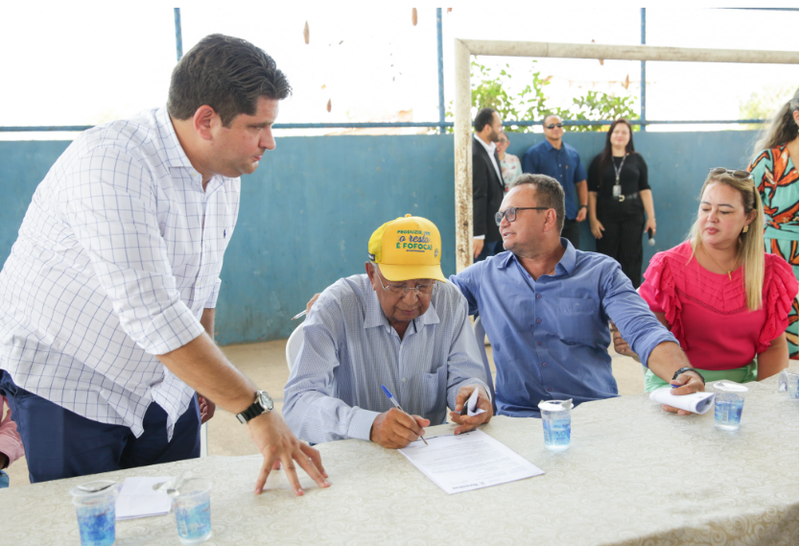 Dr Pessoa assina Ordem de Serviço de reforma do CRAS Leste 180graus