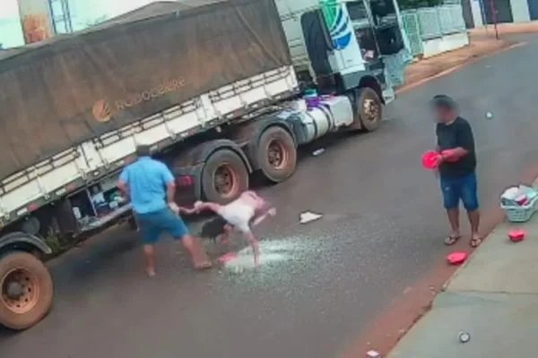 Mulher Espancada Pelo Marido At Desmaiar Na Frente Do Filho