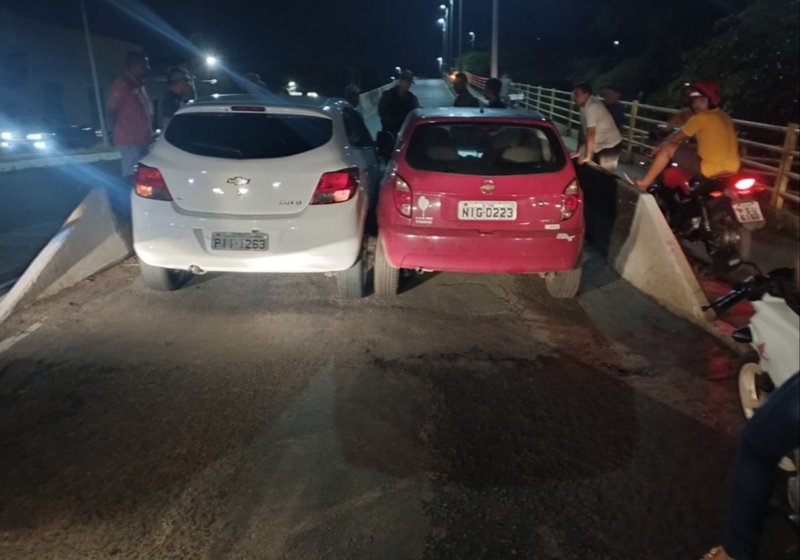 Dois Carros Colidem Na Subida Da Ponte Da Amizade Em Teresina