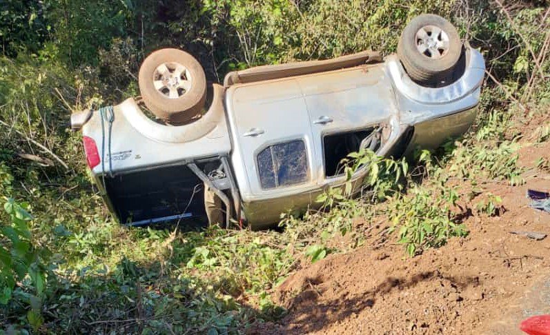 Comerciante perde controle e carro capota em via do Piauí 180graus