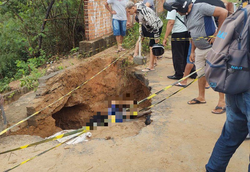 Motoqueiro Morre Ao Cair Em Obra De Constru O Na Zona Leste De