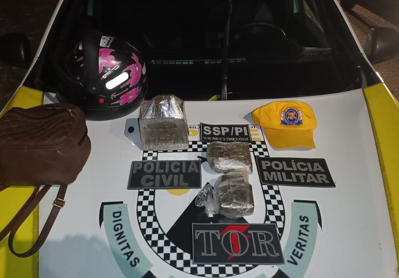 Blitz Prende Casal Aproximadamente 3kg De Drogas Na Zona Leste De