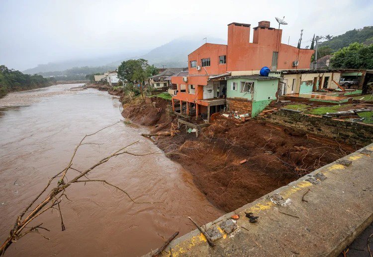 Governo destina R 12 2 bilhões para emergência por enchentes no RS