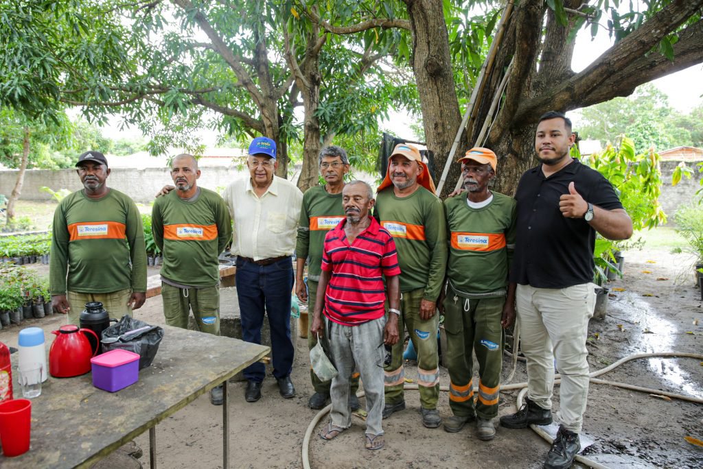 Prefeito Dr Pessoa assina ordens de serviços para obras de