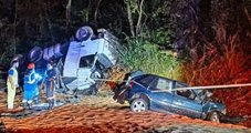 Mãe e filho de 4 anos morrem em acidente brutal entre carro e carreta na rodovia
