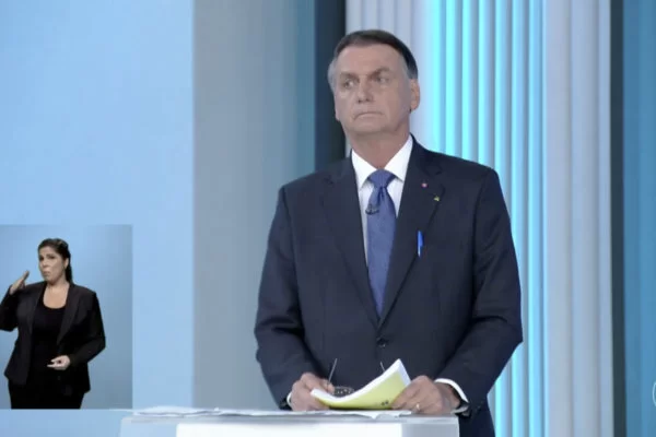 Lula e Bolsonaro teriam estancado desgaste com religiosos e salário mínimo