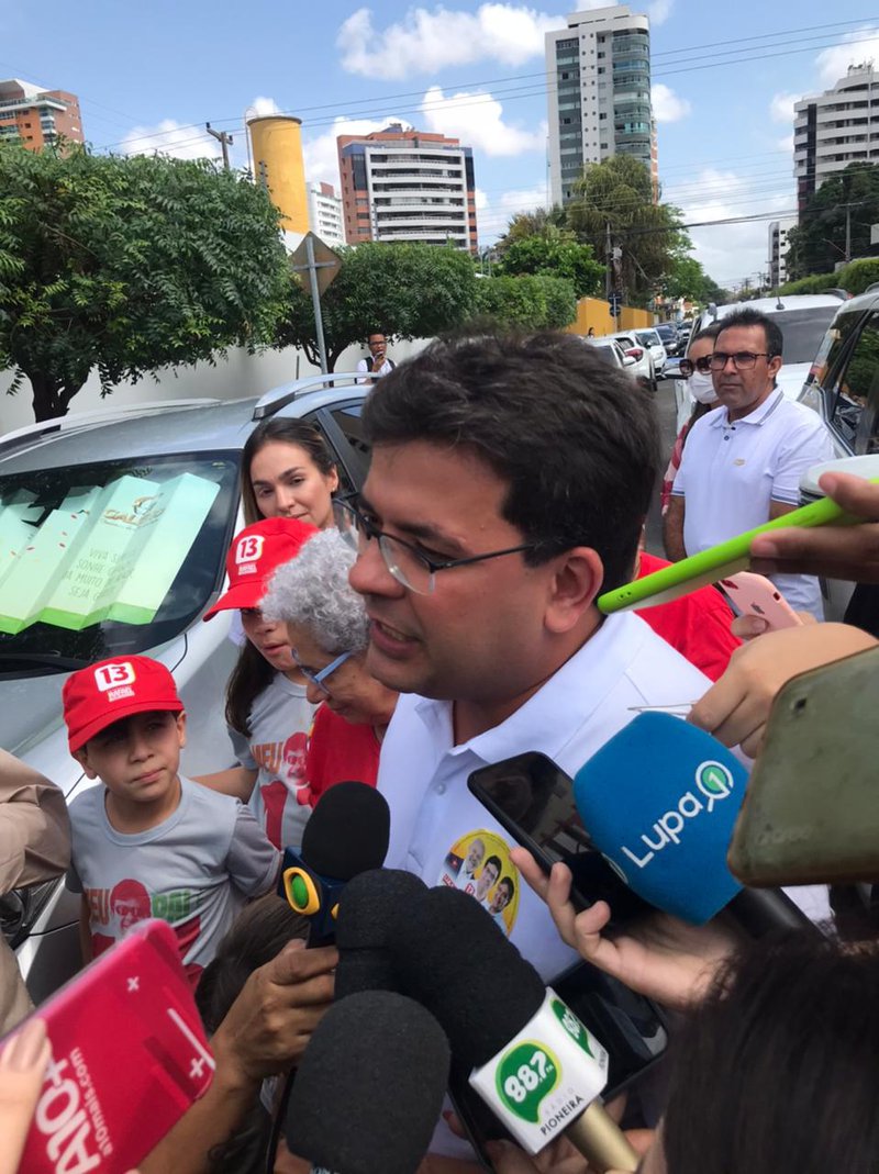 Rafael Fonteles Vota Na Zona Leste De Teresina Nosso Sentimento é De Muita Gratidão