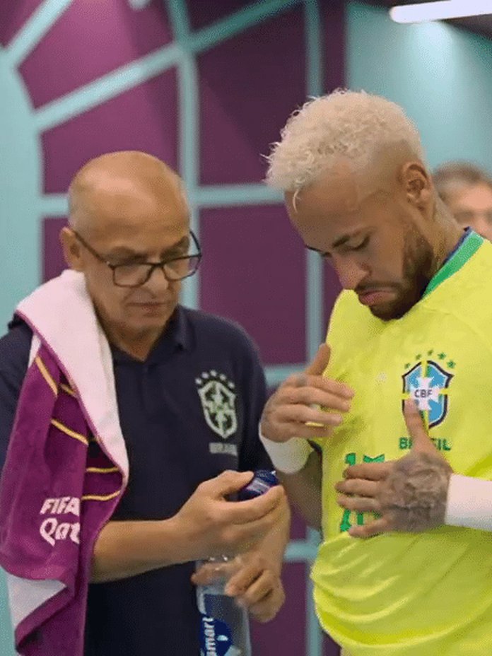 Saiba por que Neymar passou pomada na camisa em jogo do Brasil na