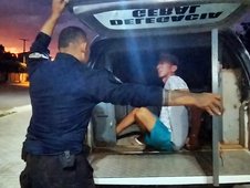 Ex-detento volta a ser preso após dar soco em viatura e desacatar policiais no Piauí (Foto: )