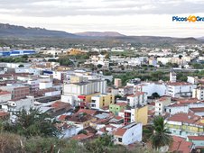 O problema da falta de água tem atingido moradores de vários bairros de Picos. (Foto: )