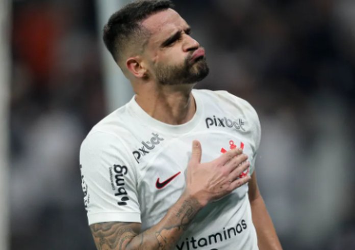 Melhor em campo, Renato Augusto elogia atuação do Corinthians