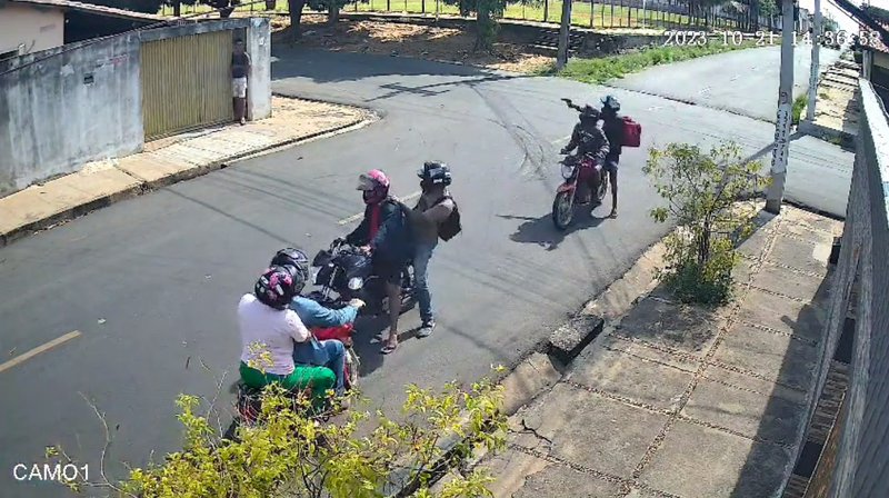 Casal é Assaltado E Tem Motocicleta Roubada Por Criminosos Na Zona Sul