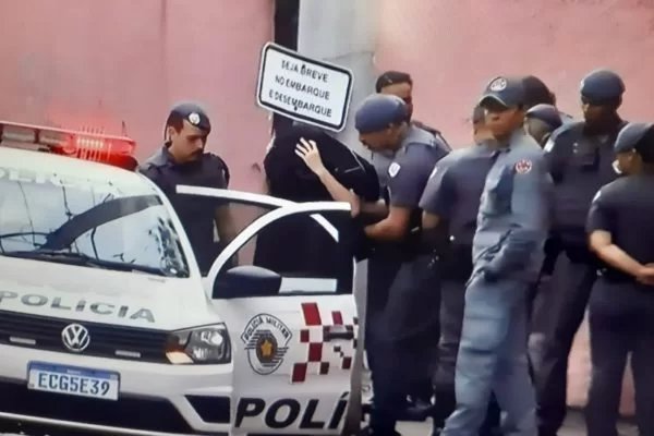 Adolescente Invade Escola Em Sp E Esfaqueia Professores E Aluno