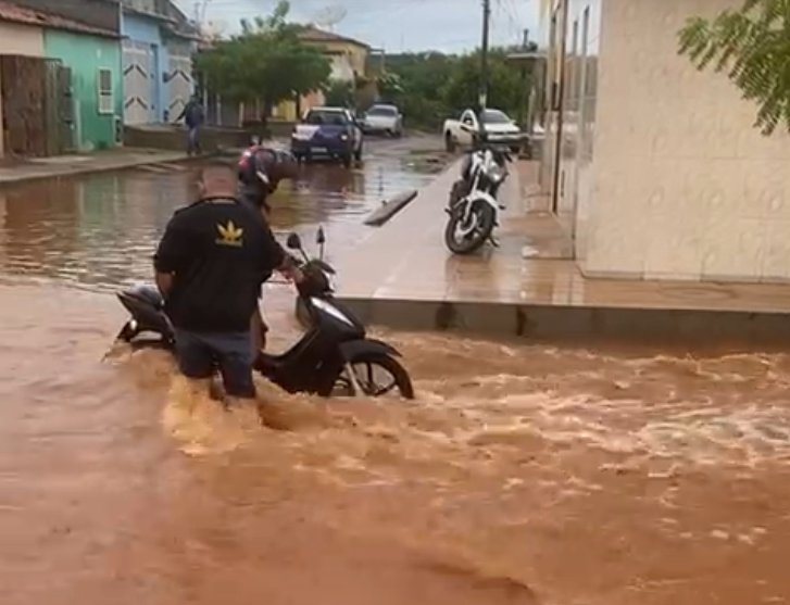 Em Picos Fortes Chuvas Causam Alagamentos Em Diversos Pontos Da Cidade Graus O Maior