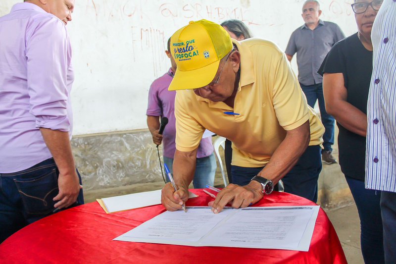 Dr Pessoa Assina Ordem De Servi O Para Reforma De Gin Sio E Campo De Futebol Do Bairro S O Jo O