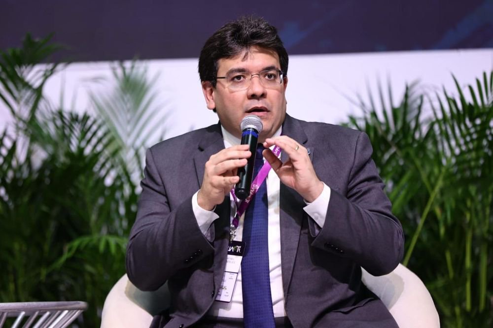 Governador Rafael Fonteles destaca avanços em tecnologia e inovação durante palestra em Brasília