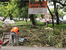 _Lixo em rua, na capital Teresina (Foto: Divulgação)
