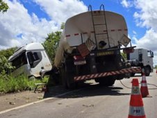 Carreta se envolve em acidente entre Campo Maior e Cocal de Telha e deixa pista interditada (Foto: )