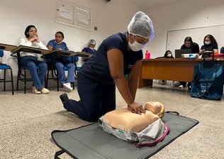 Equipe do Hospital Areolino de Abreu recebe treinamento em primeiros socorros