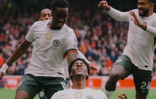 Chelsea vence Nottingham Forest por 3 x 0 e entra no G-4 da Premier League