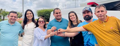 Ambulância sorteada na Feira dos Municípios é entregue oficialmente à Prefeitura de Simões