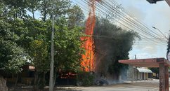 Incêndio atinge ponto de venda de frango na Zona Norte; ninguém ficou ferido