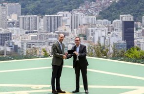 Príncipe William visita o Rio e recebe chaves da cidade