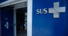 SUS; Fachada escrita a palavra SUS; ilustração