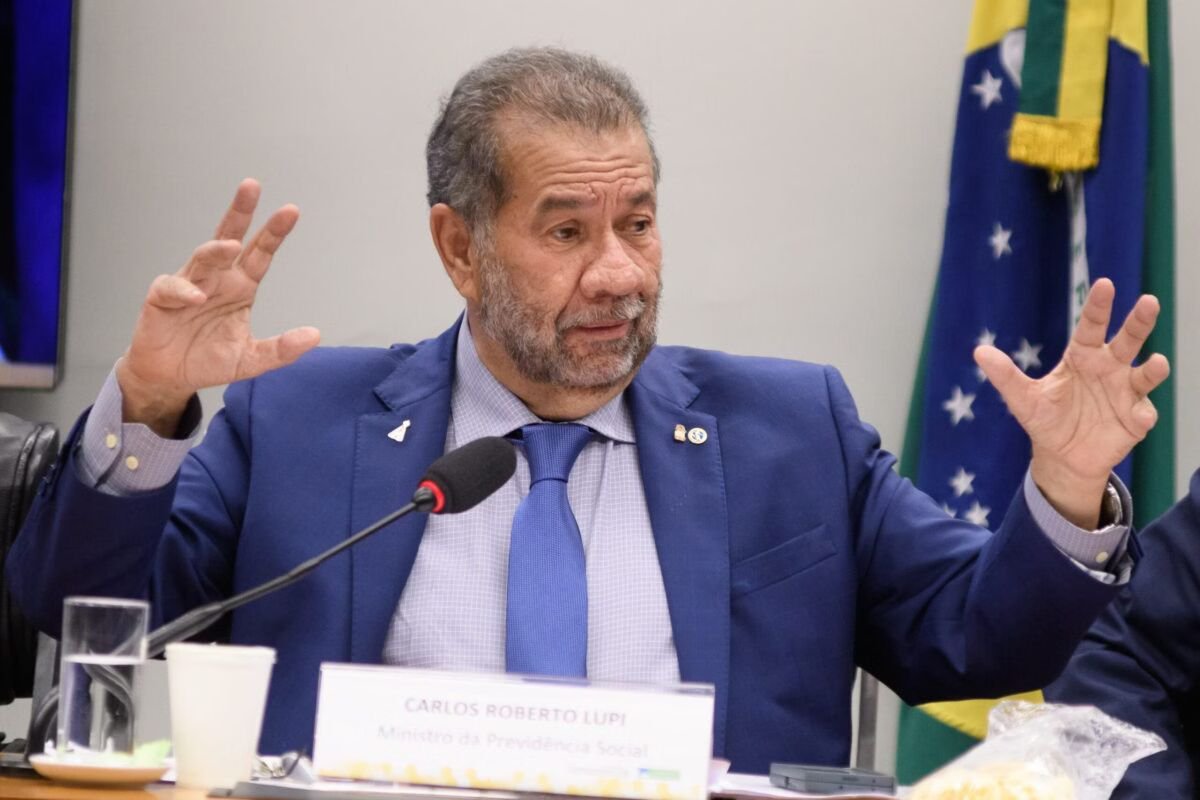 CPMI do INSS ouve ex-ministro Carlos Lupi e avança na investigação de ...