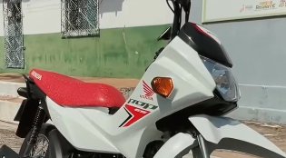 Amarante reforça atendimento social com motocicleta para visitas do Bolsa Família