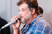 Cantor sertanejo morre aos 38 anos após sofrer infarto em casa