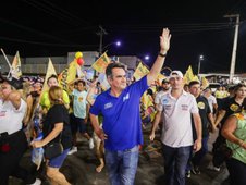 Ciro Nogueira é recebido por apoiadores em Cocal durante reta final da campanha (Foto: )