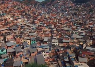 Criança é baleada durante comemoração na Fazendinha, no Complexo da Penha