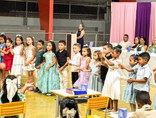 Crianças de 5 anos lançam os próprios livros em evento literário em Baixa Grande do Ribeiro (Foto: Instagram)