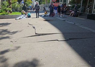 Explosão de bueiro na Paulista fere três pessoas na manhã deste sábado