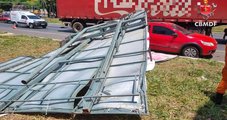 Homem fica ferido após outdoor cair durante instalação na EPNB,