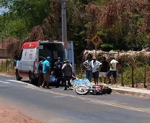 Homem morre após perder controle de moto em estrada, no povoado Cacimba Velha