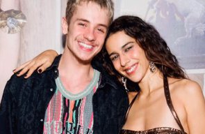 Juliano Floss interage com Marina Sena pela primeira vez