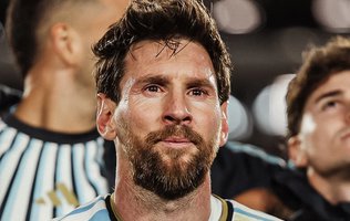 Messi chora após se despedir da seleção: "Grato a Deus por ser argentino"