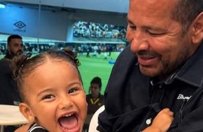 Pai de Neymar celebra os 3 anos de Mavie