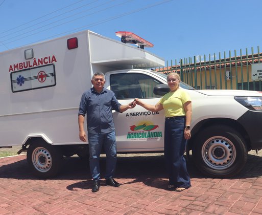 Prefeito Marcão do Povo entrega nova ambulância para reforçar a saúde de Agricolândia