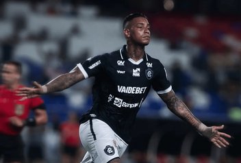 Remo anuncia saída de Alef Manga após discussão com capitão Marllon