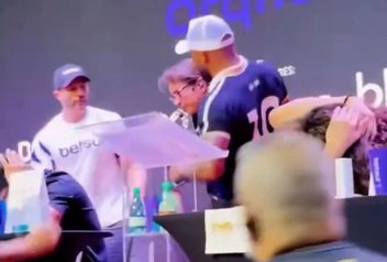 Davi Brito e Kleber Bambam partem para agressão em coletiva do FMS