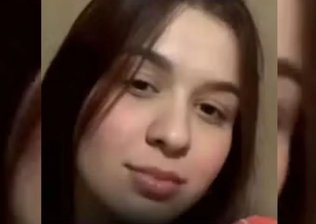 Jovem é morta a tiros dentro de casa após fazer sinal do CV em live