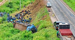 Caminhoneiro que sofreu acidente com carga de laranja em Geminiano morre após nove dias internado