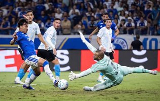 Cruzeiro vence o Grêmio e dá adeus ao Z4 do Brasileirão