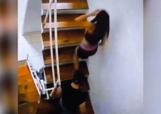 Garota de programa é morta com facadas no peito após receber homem em casa